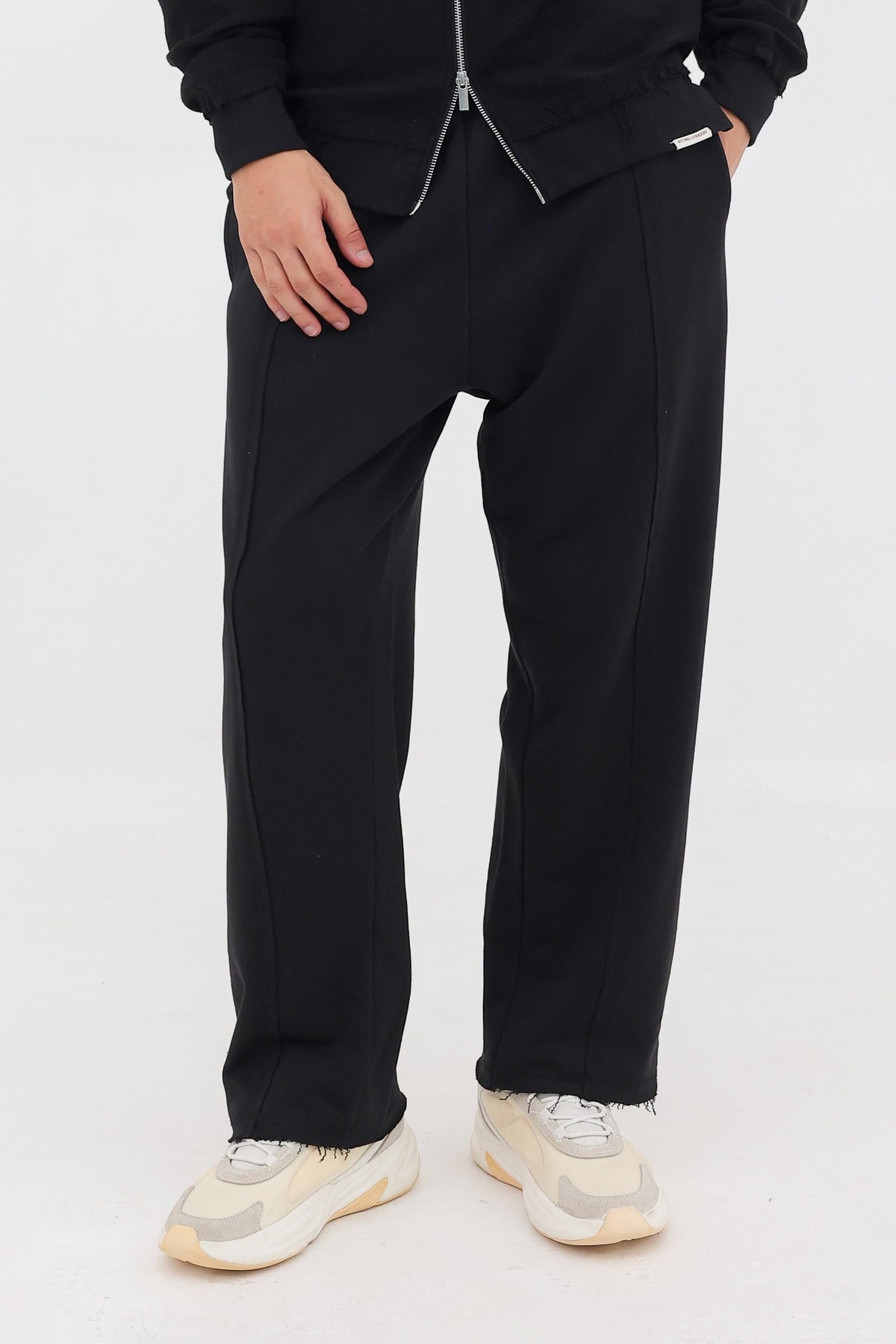 Raw Edge Trouser – Black
