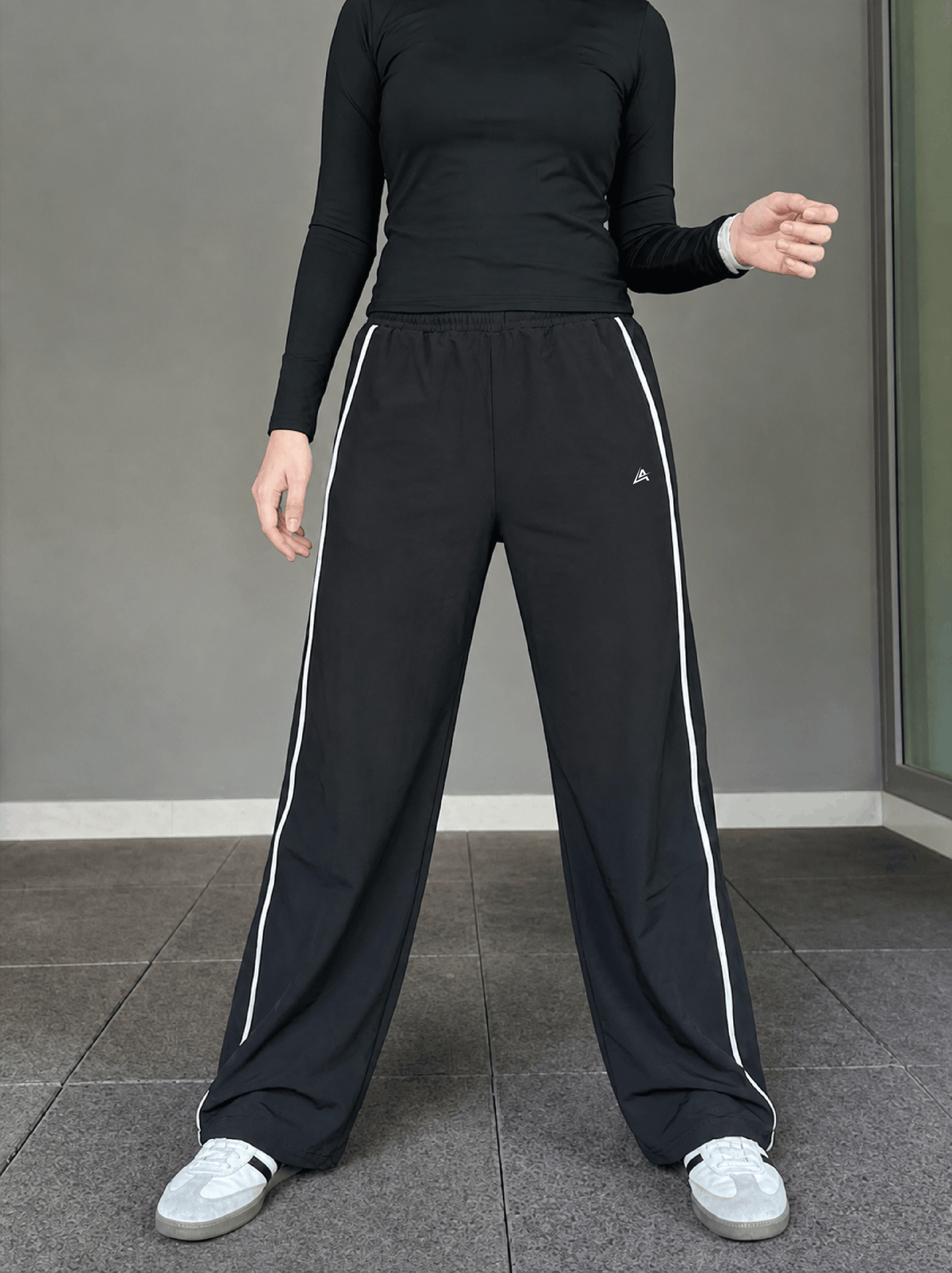 WOMEN BLACK ESSENTIAL LUXE TROUSER