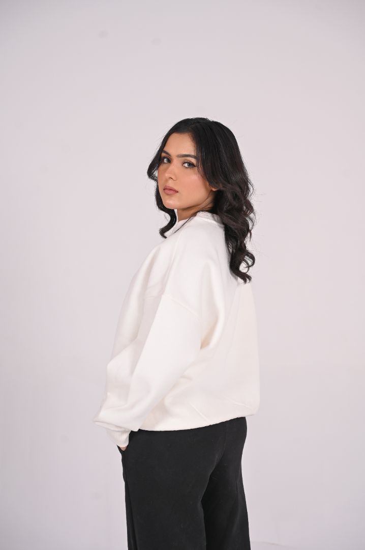 OVERSIZED WHITE SWEAT SHIRT
