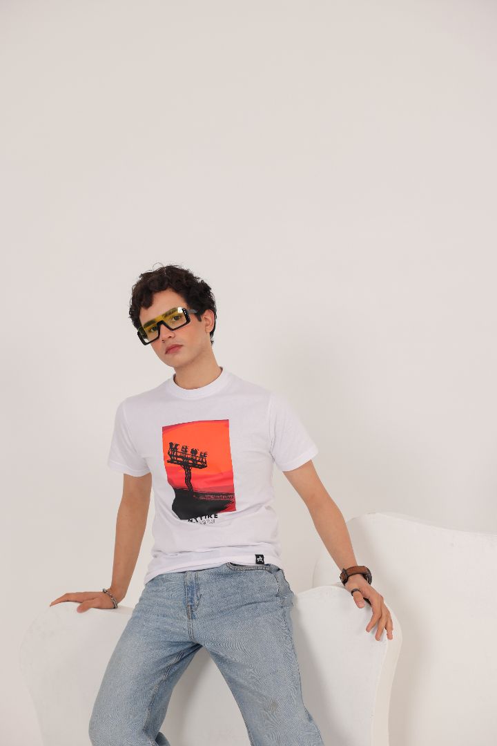 WHITE STAND TEE
