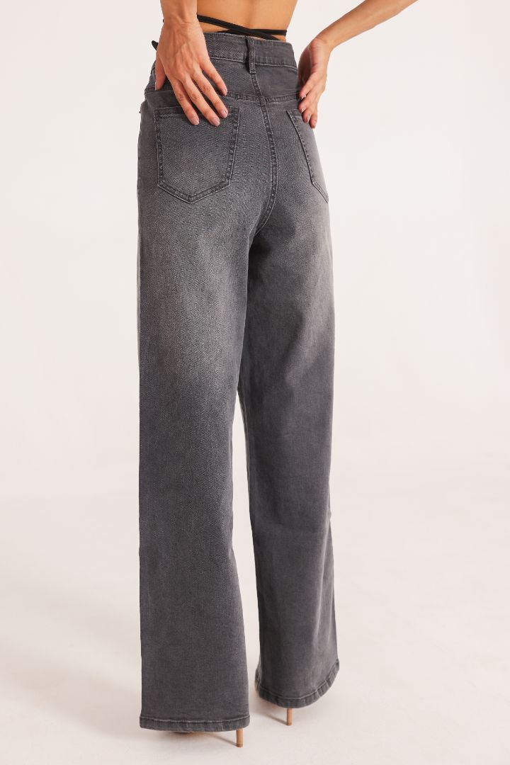 GREY JEANS