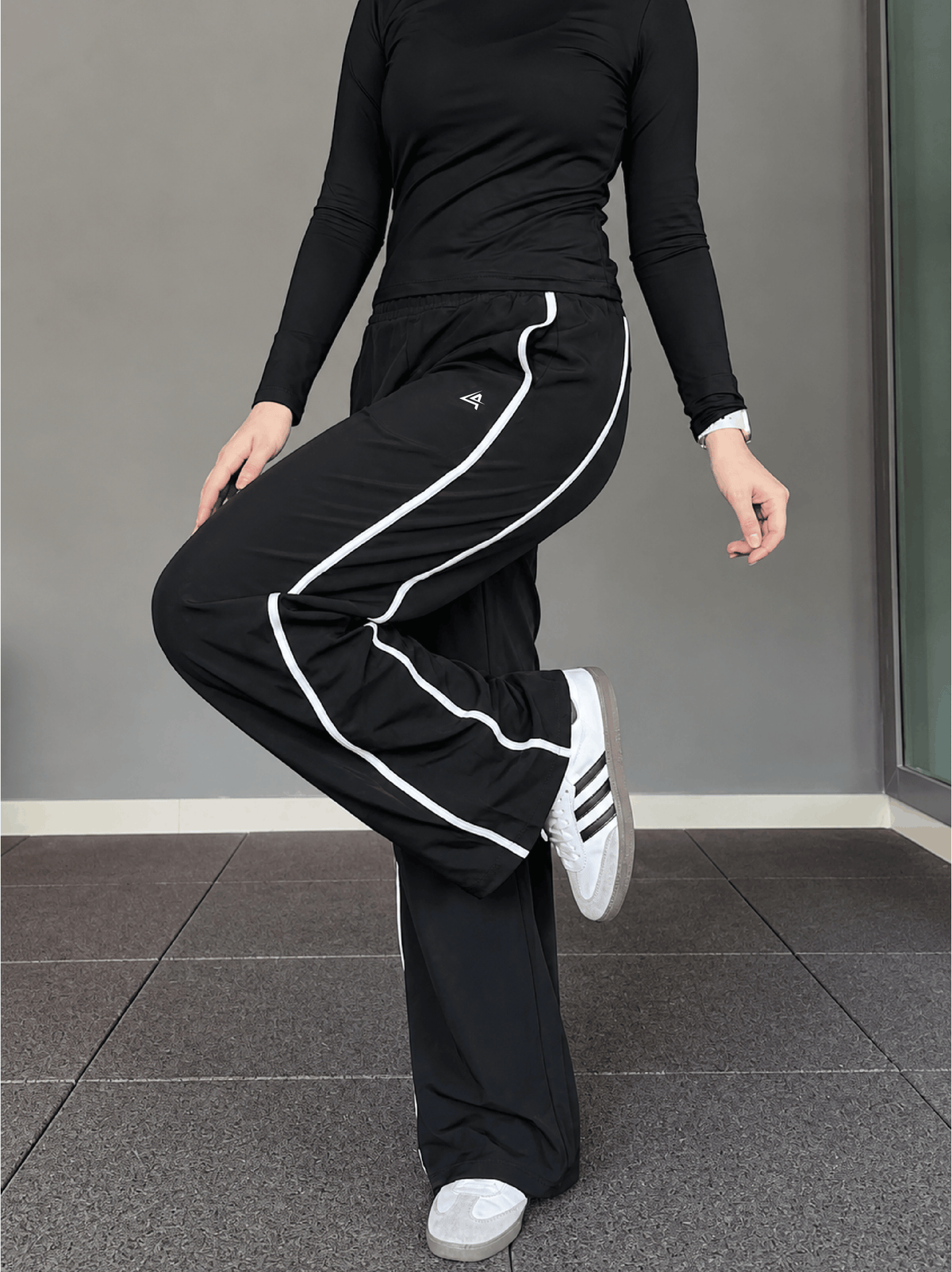 WOMEN BLACK ESSENTIAL LUXE TROUSER