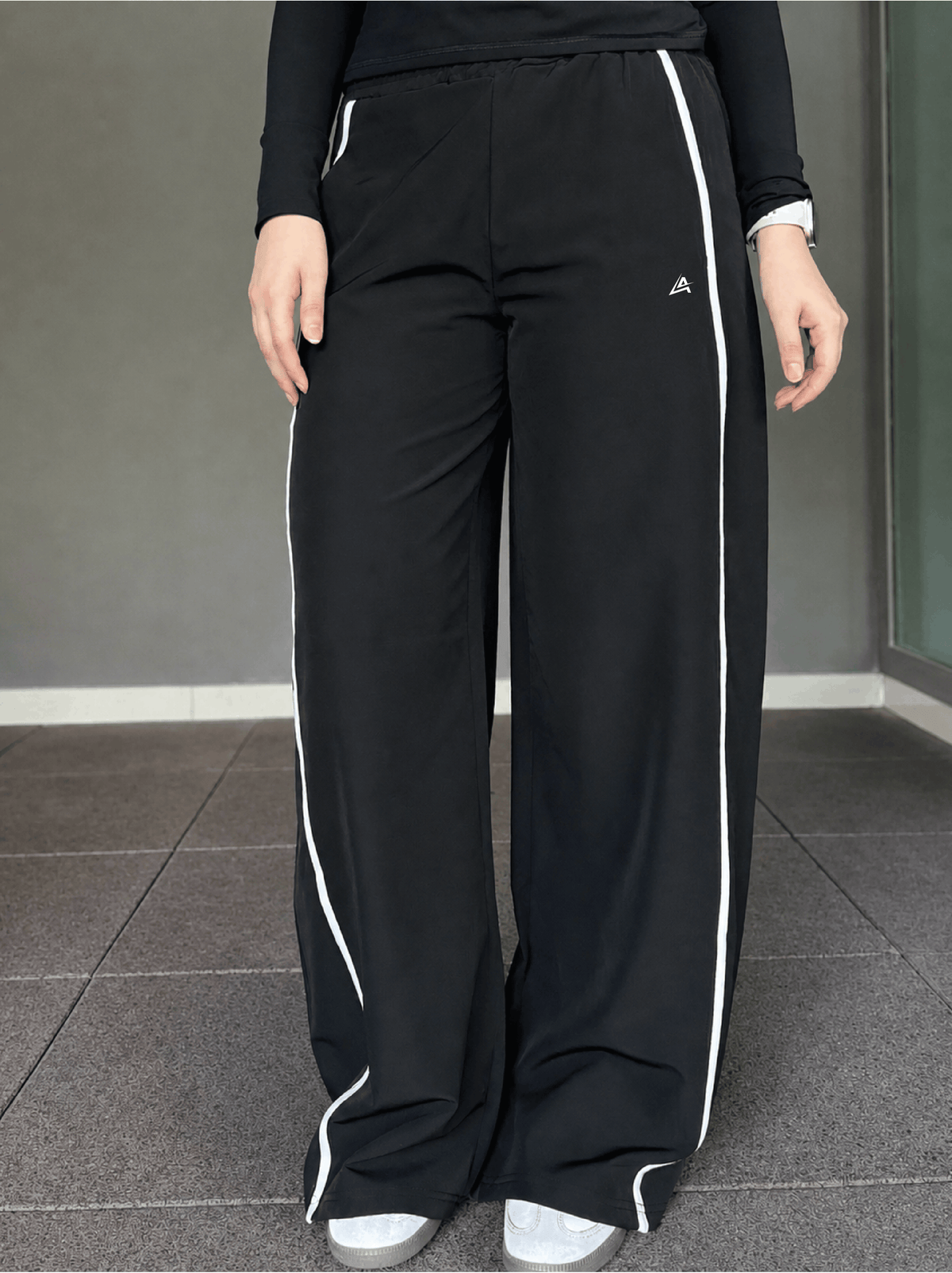 WOMEN BLACK ESSENTIAL LUXE TROUSER